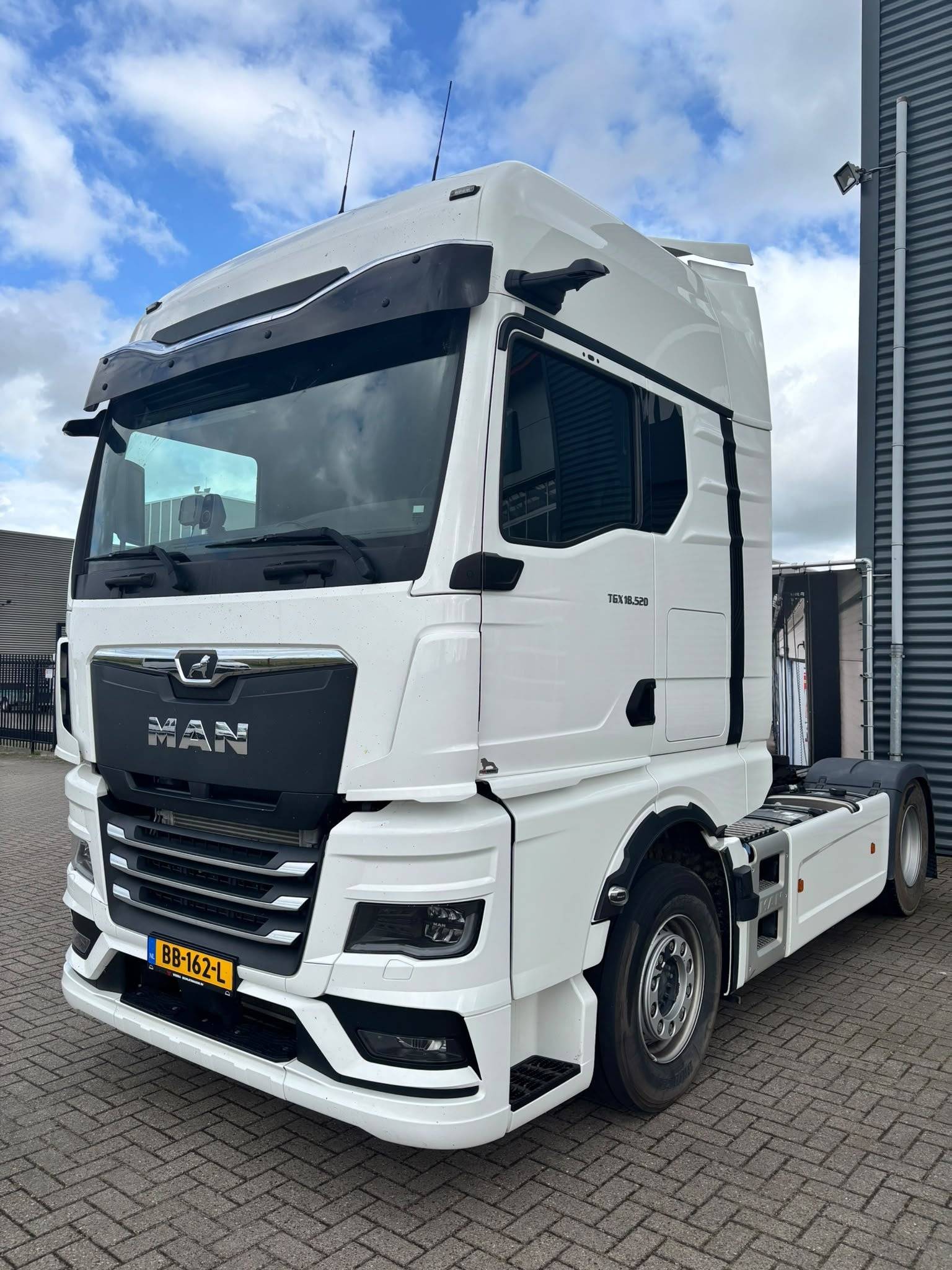 TGX 18.520 4x2 BL Demo + Hydrauliek compleet